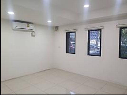 ***ให้เช่าตึก 3 ชั้น ทำเลทอง เดินทางสะดวก ใกล้ ร.ร.ราชวินิตบางแก้ว