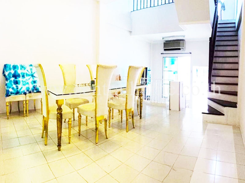 ทาวน์โฮม บ้านกลางเมือง ลาดพร้าว - โชคชัย 4 ขายพร้อมผู้เช่า