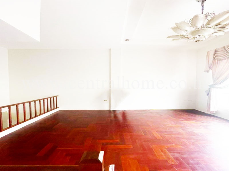 ทาวน์โฮม บ้านกลางเมือง ลาดพร้าว - โชคชัย 4 ขายพร้อมผู้เช่า