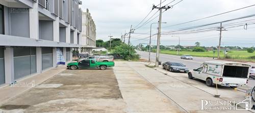 ขายอาคารพาณิชย์ 8ห้อง สร้างใหม่ สไตล์โมเดิร์น 3.5 ชั้น+ดาดฟ้า พื้นที่ใช้สอย 260 ตร.ม. พร้อม เข้าอยู่ได้ทันที ทำเลดี ติดถนนสายใยรัก ใกล้ ตลาดกระทุ่มแบน เพียง 1.5 กม.-KK4100S