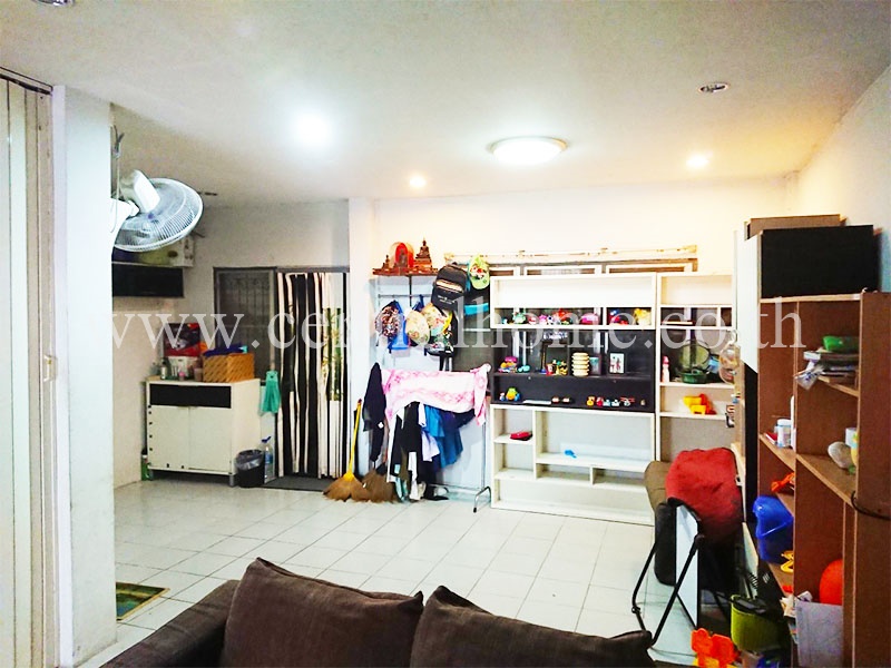 ทาวน์เฮ้าส์ หมู่บ้าน สมิทธิโชติ ลาดพร้าว วังหิน ทำเลดี