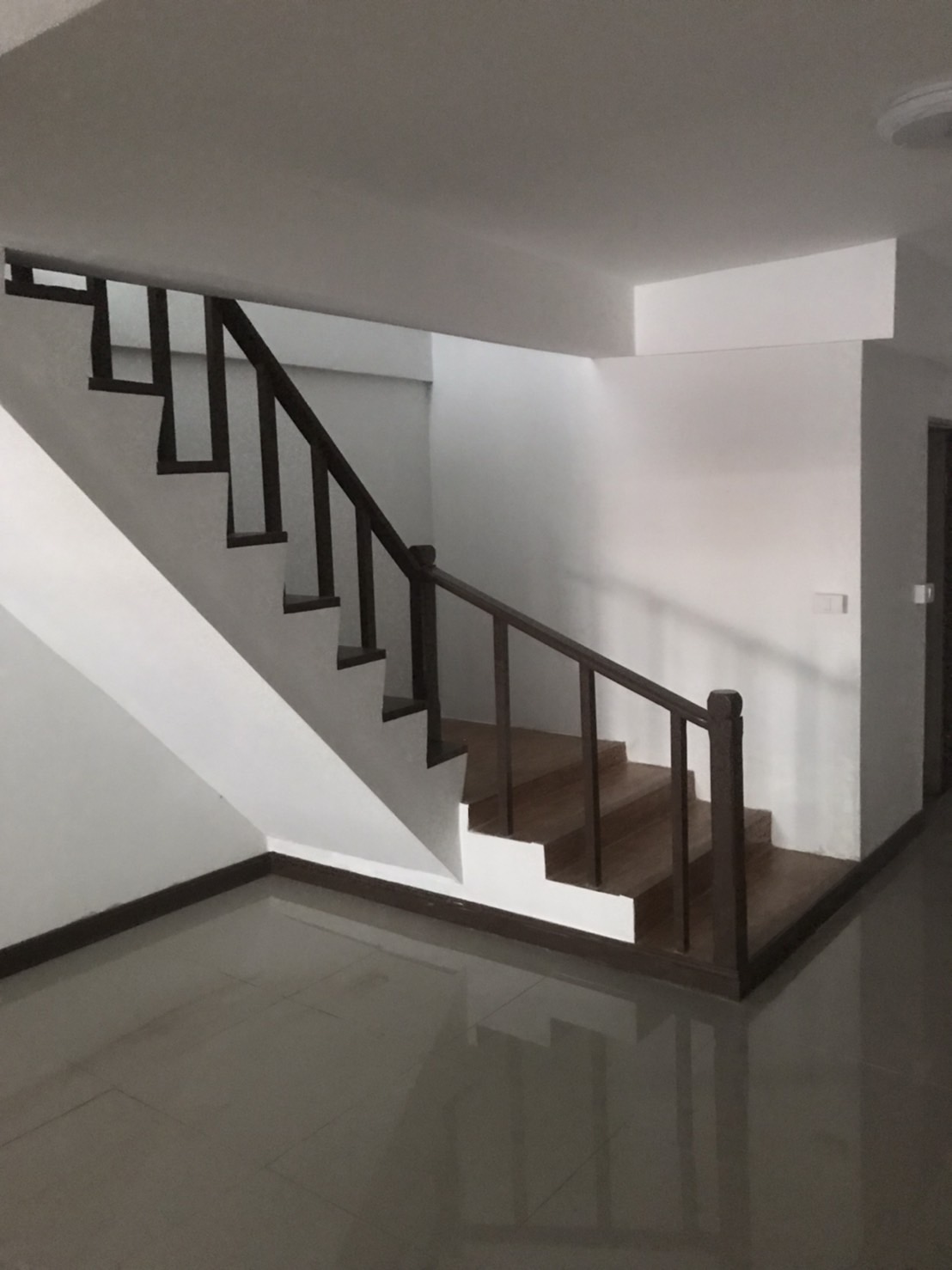 ขายบ้านทาวน์เฮ้าส์ 2 ชั้น รีโนเวทใหม่ ทำเลทอง แจ้งวัฒนะ 