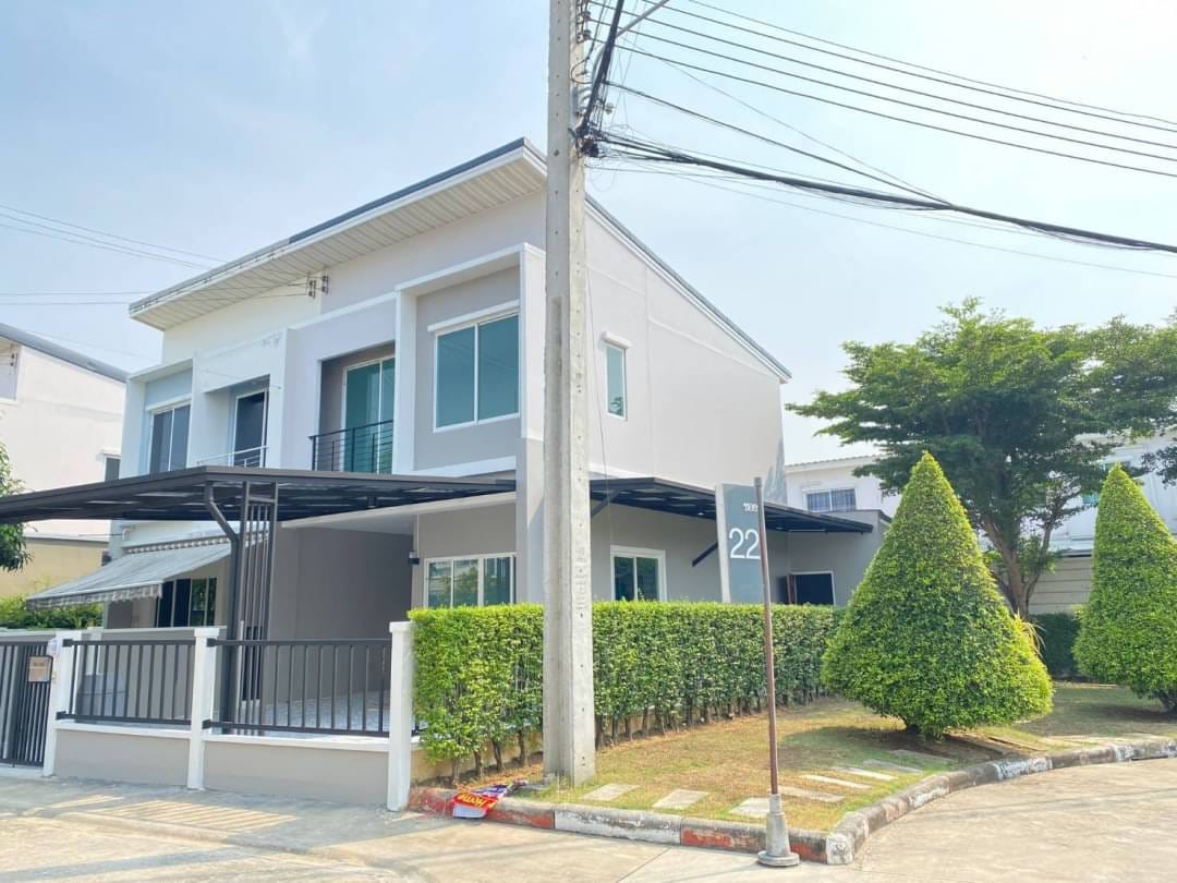 หมู่บ้านพลีโน่ (พระราม5 - ปิ่นเกล้า)ทาวน์โฮม 2 ชั้น หลังมุม มีพื้นที่สีเขียวด้านข้าง ร่มรื่น อากาศดี