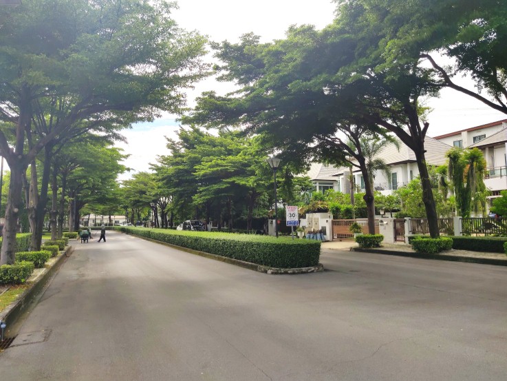 ขายที่ดินติดทะเลสาบ เหมาะสร้างคฤหาสน์หรู ทำเลบางนา 