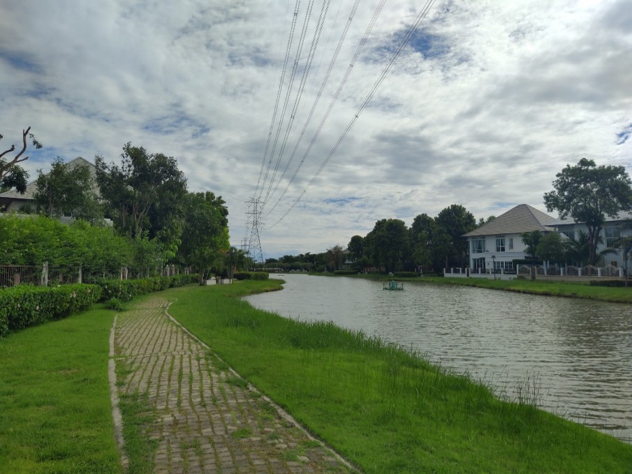 ขายที่ดินติดทะเลสาบ เหมาะสร้างคฤหาสน์หรู ทำเลบางนา 