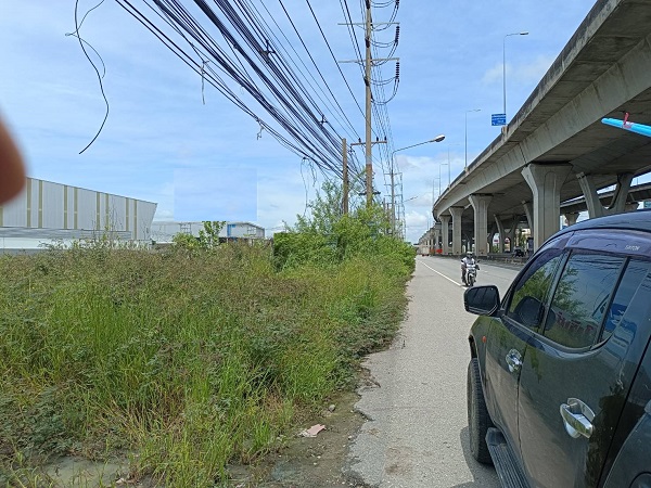 ขายที่ดินติดถนนบางนาตราด กม 37 ขาเข้า กทม เนื้อที่ 336 ตรว หน้ากว้างติดถนนบางนา 40 เมตร  รูปแปลง สี่เหลี่ยมคางหมู