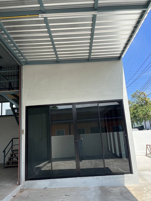 ขายหรือให้เช่าโกดัง พร้อมออฟฟิตชั้นล่าง​+ห้องพักชั้นลอย มีรั้วล้อมรอบส่วนตัว ในซอยวัดลาดปลาดุก นนทบุรี 