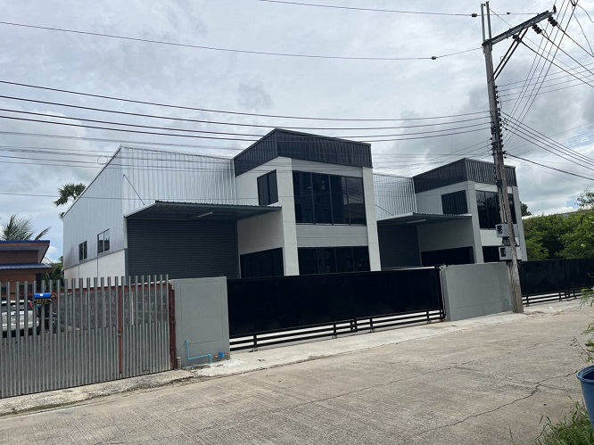 ขายหรือให้เช่าโกดัง พร้อมออฟฟิตชั้นล่าง​+ห้องพักชั้นลอย มีรั้วล้อมรอบส่วนตัว ในซอยวัดลาดปลาดุก นนทบุรี 