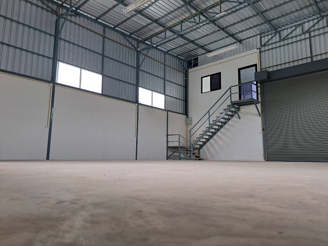 ขายหรือให้เช่าโกดัง พร้อมออฟฟิตชั้นล่าง​+ห้องพักชั้นลอย มีรั้วล้อมรอบส่วนตัว ในซอยวัดลาดปลาดุก นนทบุรี 