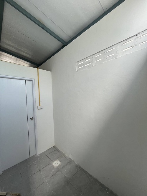 ขายหรือให้เช่าโกดัง พร้อมออฟฟิตชั้นล่าง​+ห้องพักชั้นลอย มีรั้วล้อมรอบส่วนตัว ในซอยวัดลาดปลาดุก นนทบุรี 