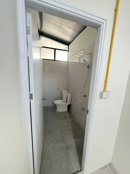 ขายหรือให้เช่าโกดัง พร้อมออฟฟิตชั้นล่าง​+ห้องพักชั้นลอย มีรั้วล้อมรอบส่วนตัว ในซอยวัดลาดปลาดุก นนทบุรี 