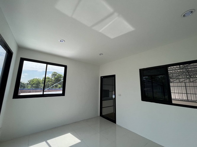 ขายหรือให้เช่าโกดัง พร้อมออฟฟิตชั้นล่าง​+ห้องพักชั้นลอย มีรั้วล้อมรอบส่วนตัว ในซอยวัดลาดปลาดุก นนทบุรี 