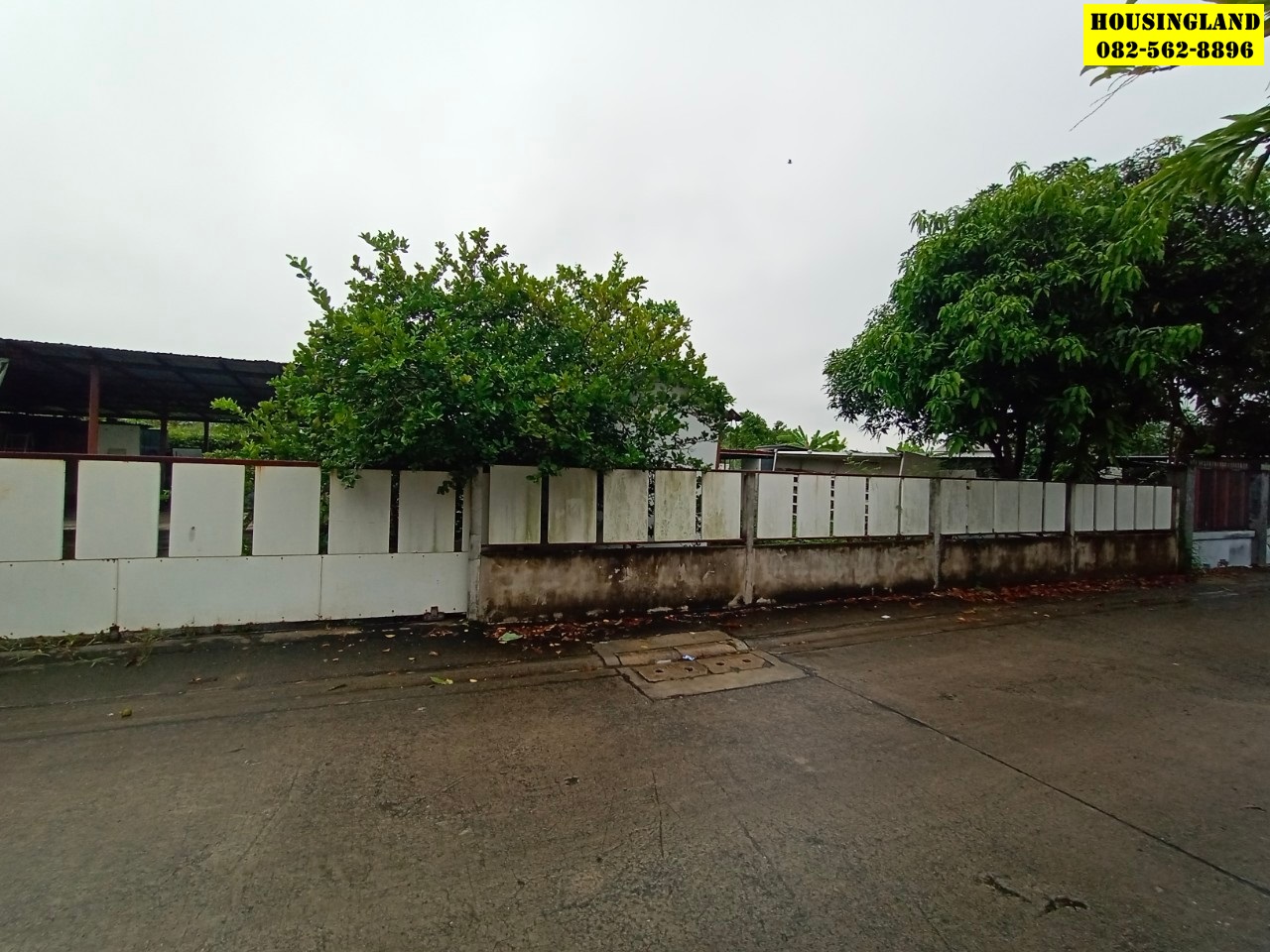 ขายที่ดินพร้อมโกดัง ในหมู่บ้านฉัตรหลวง ซอยราชอุทิศ -54  ถนนสุวินทวงศ์   แขวงแสนแสบ เขตมีนบุรี  กรุงเทพมหานคร  