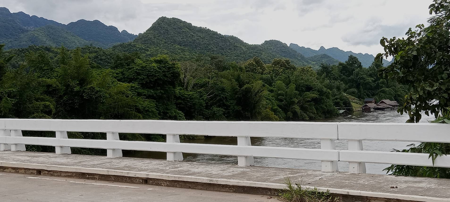 ขายที่สวยดินติดแม่น้ำ เหมาะสำหรับทำรีสอร์ทติดแม่น้ำ อำเภอไทรโยค   กาญจนบุรี