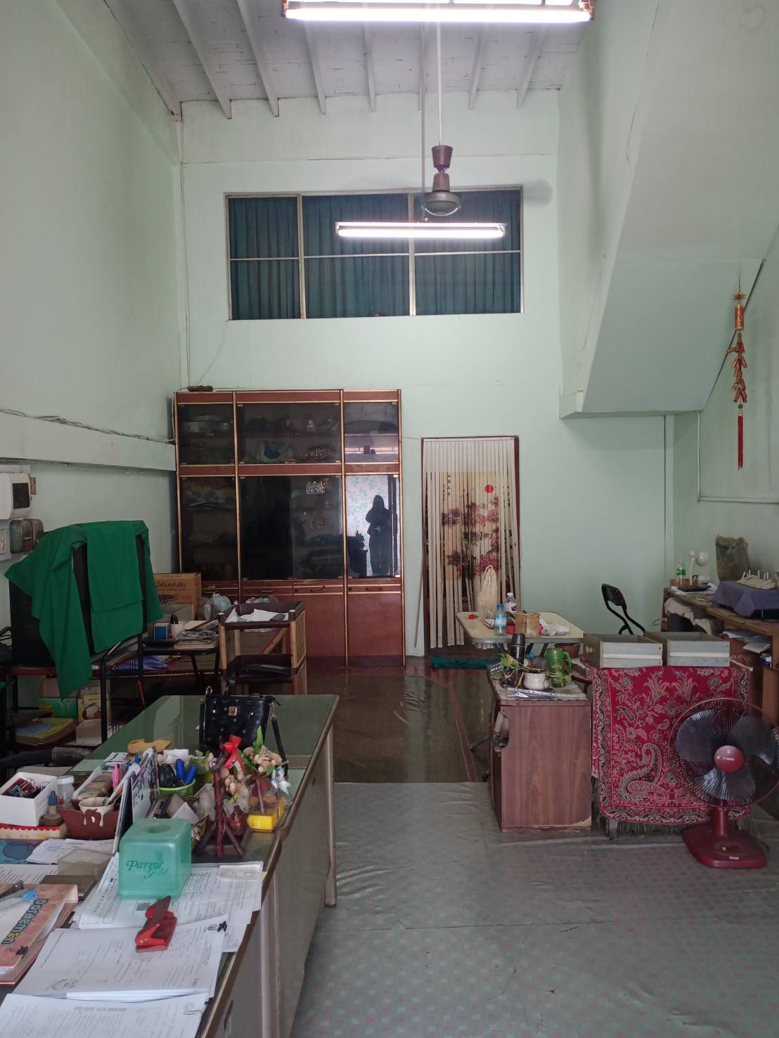 ขายตึกแถว/อาคารพาณิชย์ 16.8 ตารางวา 2 ชั้นครึ่ง ฟรีโอน (เงินสดลดอีก 50,000 บาท!!)