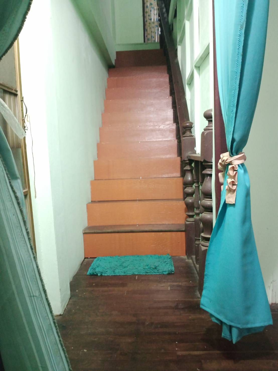 ขายตึกแถว/อาคารพาณิชย์ 16.8 ตารางวา 2 ชั้นครึ่ง ฟรีโอน (เงินสดลดอีก 50,000 บาท!!)