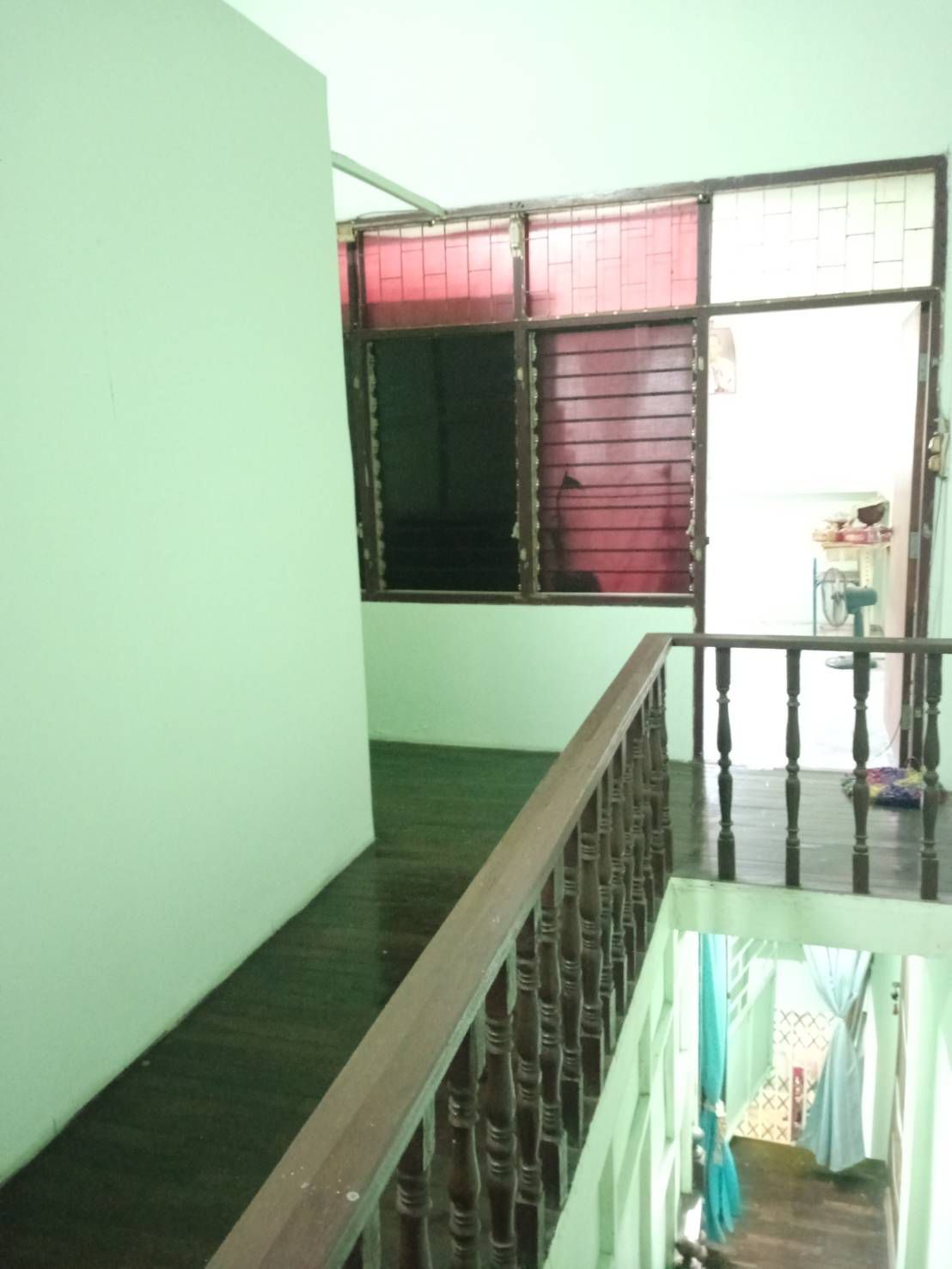 ขายตึกแถว/อาคารพาณิชย์ 16.8 ตารางวา 2 ชั้นครึ่ง ฟรีโอน (เงินสดลดอีก 50,000 บาท!!)