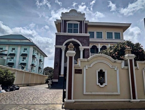 ขายคฤหาสน์หรู สภาพใหม่มาก พร้อมอาคารพาณิชย์ ที่ดินผืนใหญ่ ประชาอุทิศ33  เขตทุ่งครุ กรุงเทพมหานคร