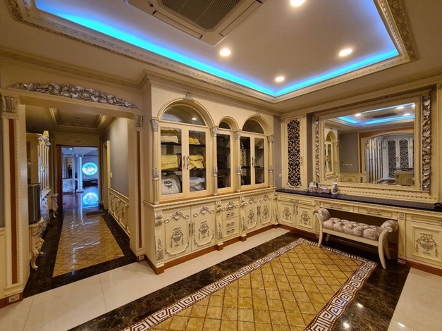 ขายคฤหาสน์หรู สภาพใหม่มาก พร้อมอาคารพาณิชย์ ที่ดินผืนใหญ่ ประชาอุทิศ33  เขตทุ่งครุ กรุงเทพมหานคร