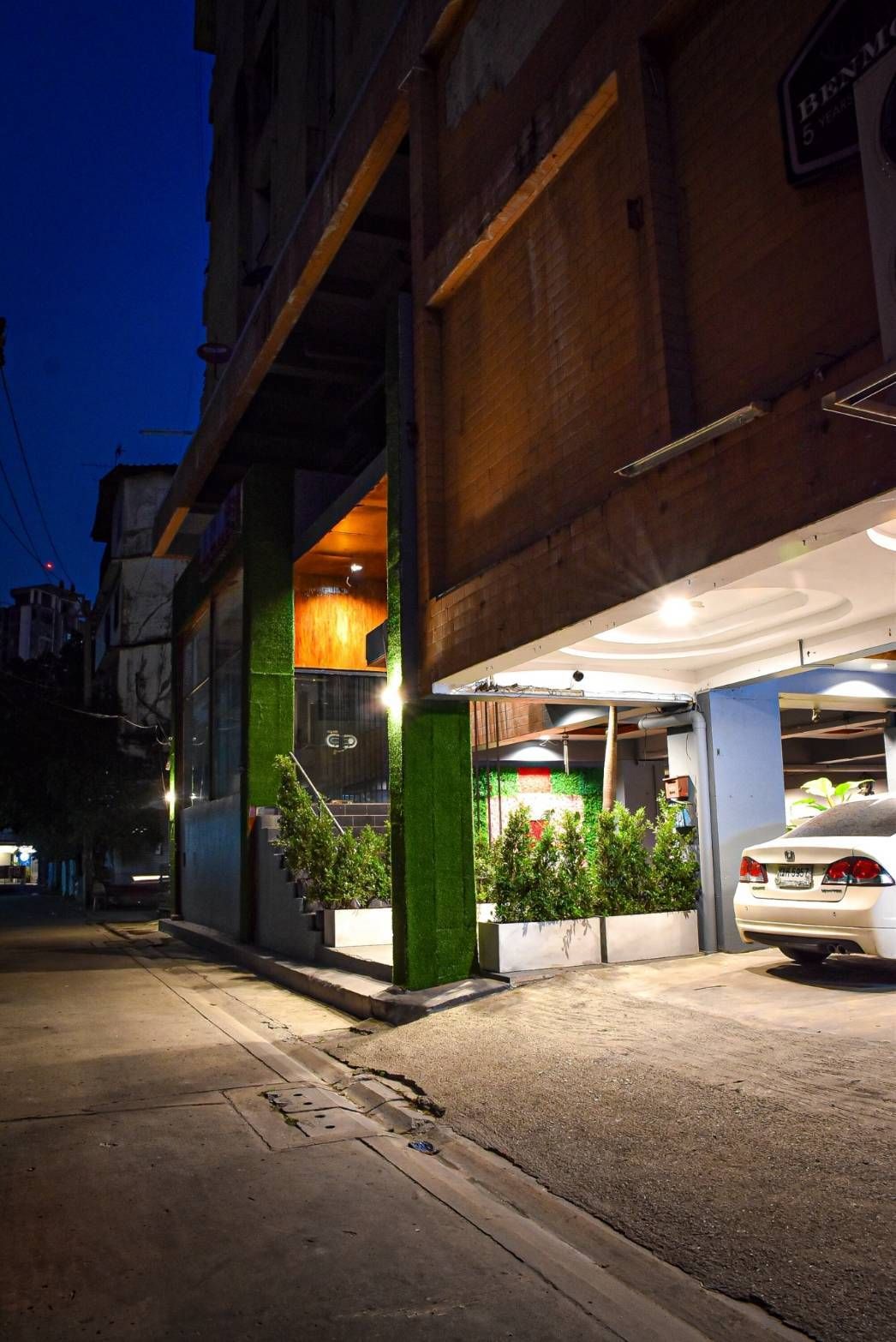 ให้เช่า /Rent/租 อาคารพาณิชย์ 8 ชั้น ทำเลดี ย่านสุขุมวิท บางนา