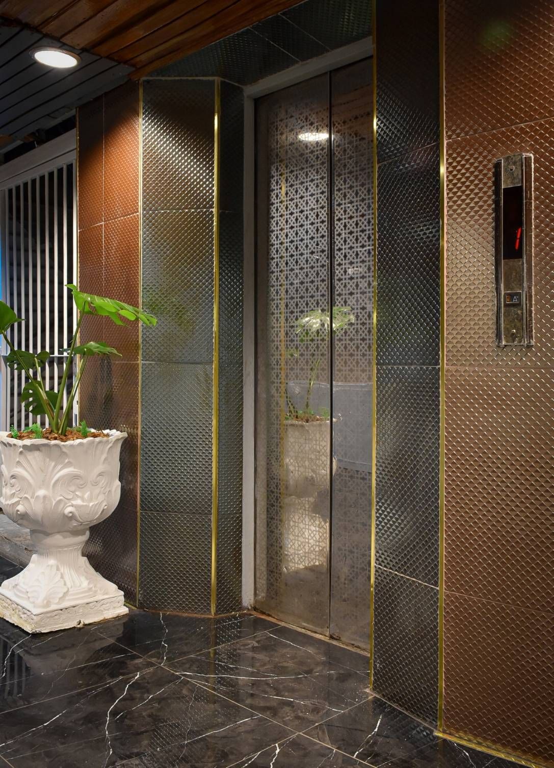 ให้เช่า /Rent/租 อาคารพาณิชย์ 8 ชั้น ทำเลดี ย่านสุขุมวิท บางนา