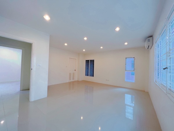 บ้านแฝด หมู่บ้าน ธาราดี ราชพฤกษ์