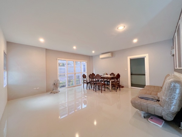 บ้านแฝด หมู่บ้าน ธาราดี ราชพฤกษ์