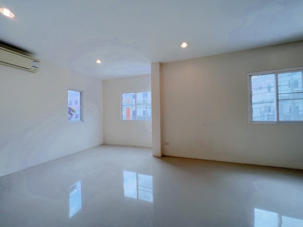 บ้านแฝด หมู่บ้าน ธาราดี ราชพฤกษ์