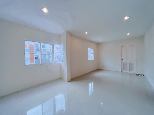 บ้านแฝด หมู่บ้าน ธาราดี ราชพฤกษ์