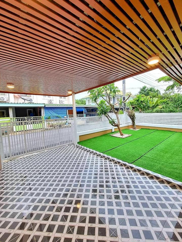 ขายบ้านแฝดหลังใหญ่ มีพื้นที่ด้านข้าง เลี้ยงสัตว์ได้ ทำเลดีเข้าออกได้ 2 ทาง