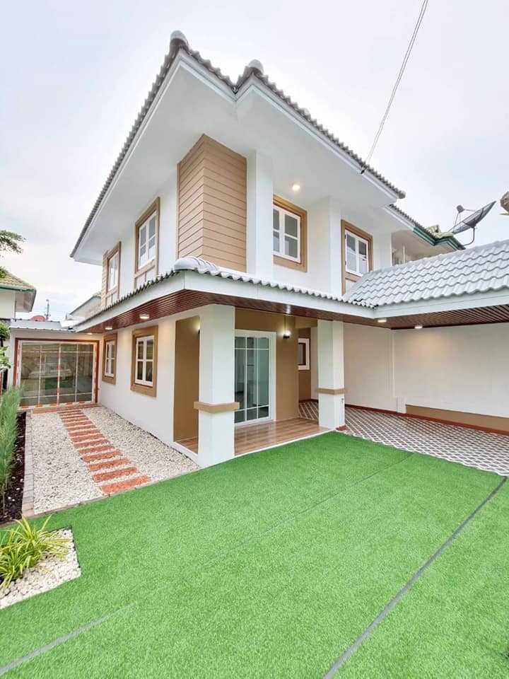 ขายบ้านแฝดหลังใหญ่ มีพื้นที่ด้านข้าง เลี้ยงสัตว์ได้ ทำเลดีเข้าออกได้ 2 ทาง