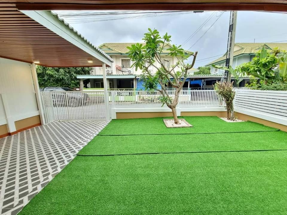 ขายบ้านแฝดหลังใหญ่ มีพื้นที่ด้านข้าง เลี้ยงสัตว์ได้ ทำเลดีเข้าออกได้ 2 ทาง