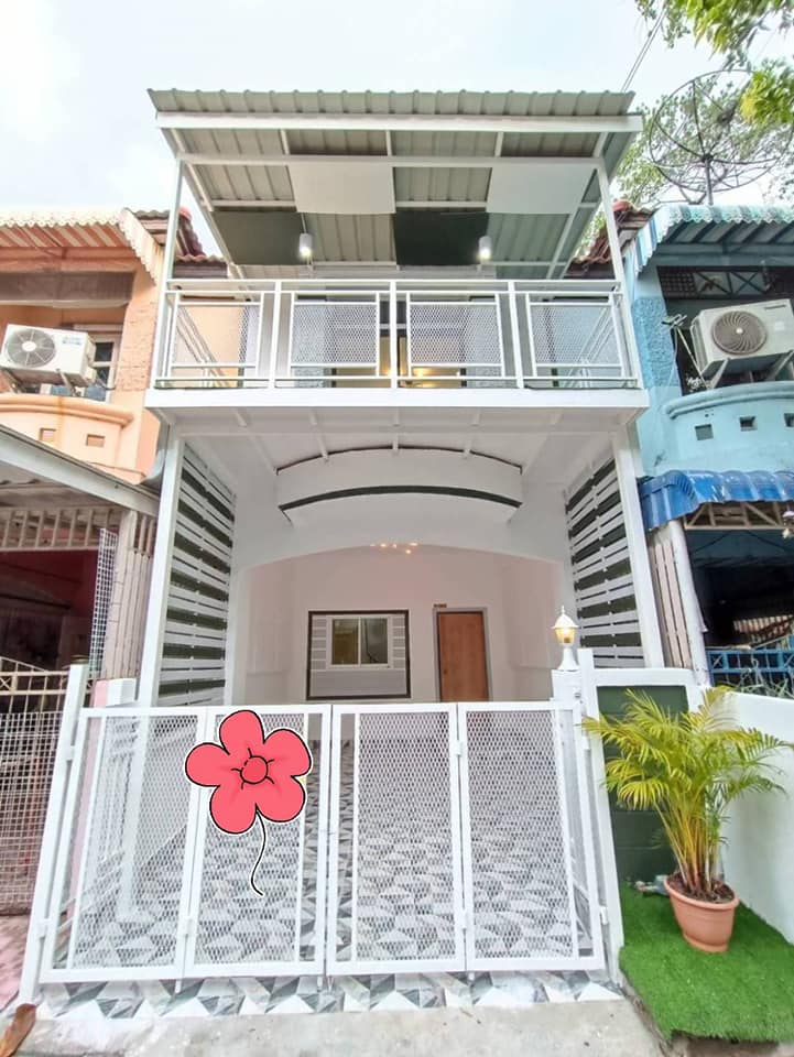 ขายทาวน์เฮาส์2ชั้น รีโนเวทใหม่ มีเทอเรส 3นอน2น้ำ ทำเลดี ฟรีดาวน์ ฟรีโอน