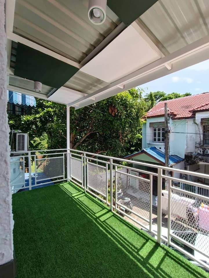 ขายทาวน์เฮาส์2ชั้น รีโนเวทใหม่ มีเทอเรส 3นอน2น้ำ ทำเลดี ฟรีดาวน์ ฟรีโอน