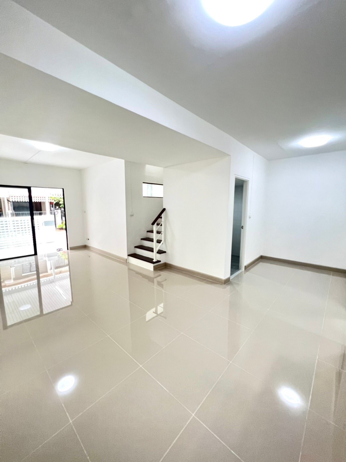 ขายถูก ทาวน์เฮ้า2 ชั้น (Renovateใหม่) ทำเลต้นโครงการ จองวันนี้รับทันที ของแถม 7 รายการ