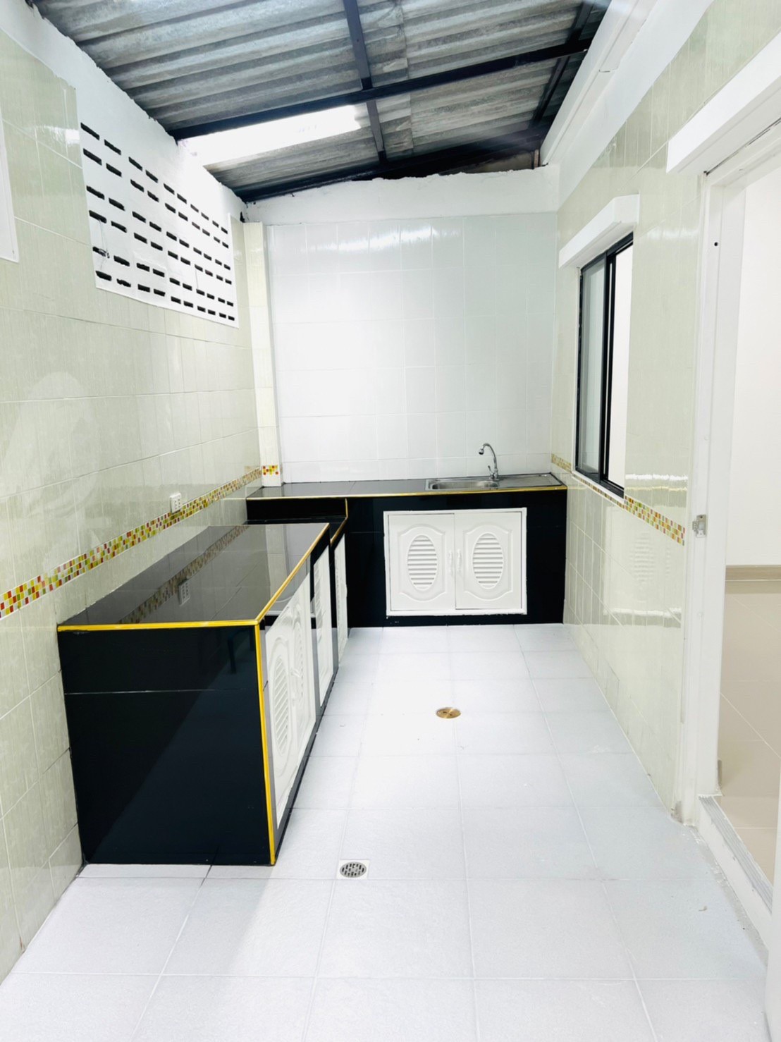 ขายถูก ทาวน์เฮ้า2 ชั้น (Renovateใหม่) ทำเลต้นโครงการ จองวันนี้รับทันที ของแถม 7 รายการ