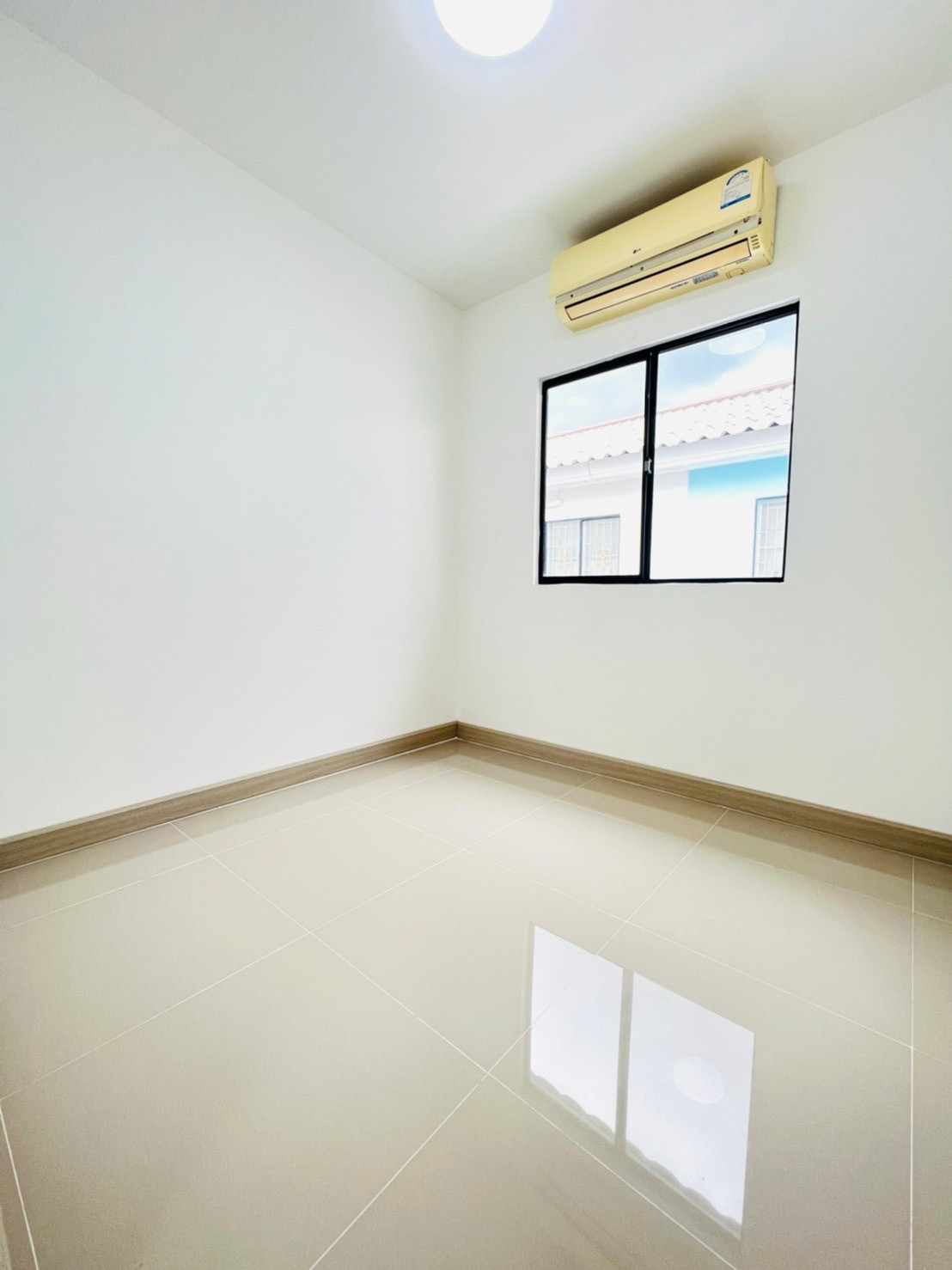 ขายถูก ทาวน์เฮ้า2 ชั้น (Renovateใหม่) ทำเลต้นโครงการ จองวันนี้รับทันที ของแถม 7 รายการ