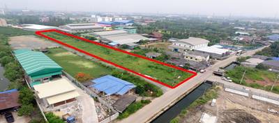 ประหยัด เวลา และต้นทุนสร้างโรงงาน บนที่ดินถมแล้ว 3 ไร่ 380 วา ง่ายต่อจัดแปลนทำโรงงานขาย หรือ เหมาะทำไลน์ผลิตได้ยาวถึง 230 เมตร สิบล้อเข้า-ออกง่าย ใกล้เศรษฐกิจ-พระราม2 - KK2383S