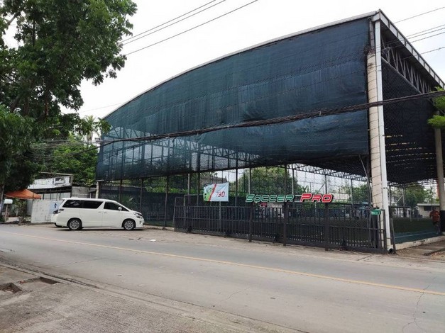 ให้เช่าที่ดิน ในซอยโยธินพัฒนา 3 ( อ่วมคุ้ม ) ตอนนี้เป็นสนามฟุตบอล Soccer Pro สาขา เลียบด่วนรามอินทรา 