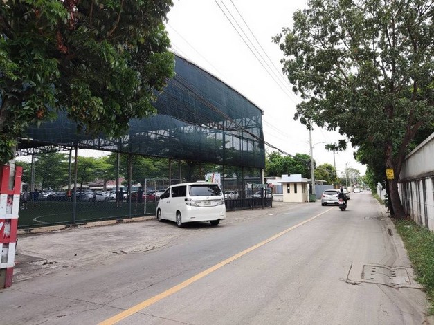 ให้เช่าที่ดิน ในซอยโยธินพัฒนา 3 ( อ่วมคุ้ม ) ตอนนี้เป็นสนามฟุตบอล Soccer Pro สาขา เลียบด่วนรามอินทรา 