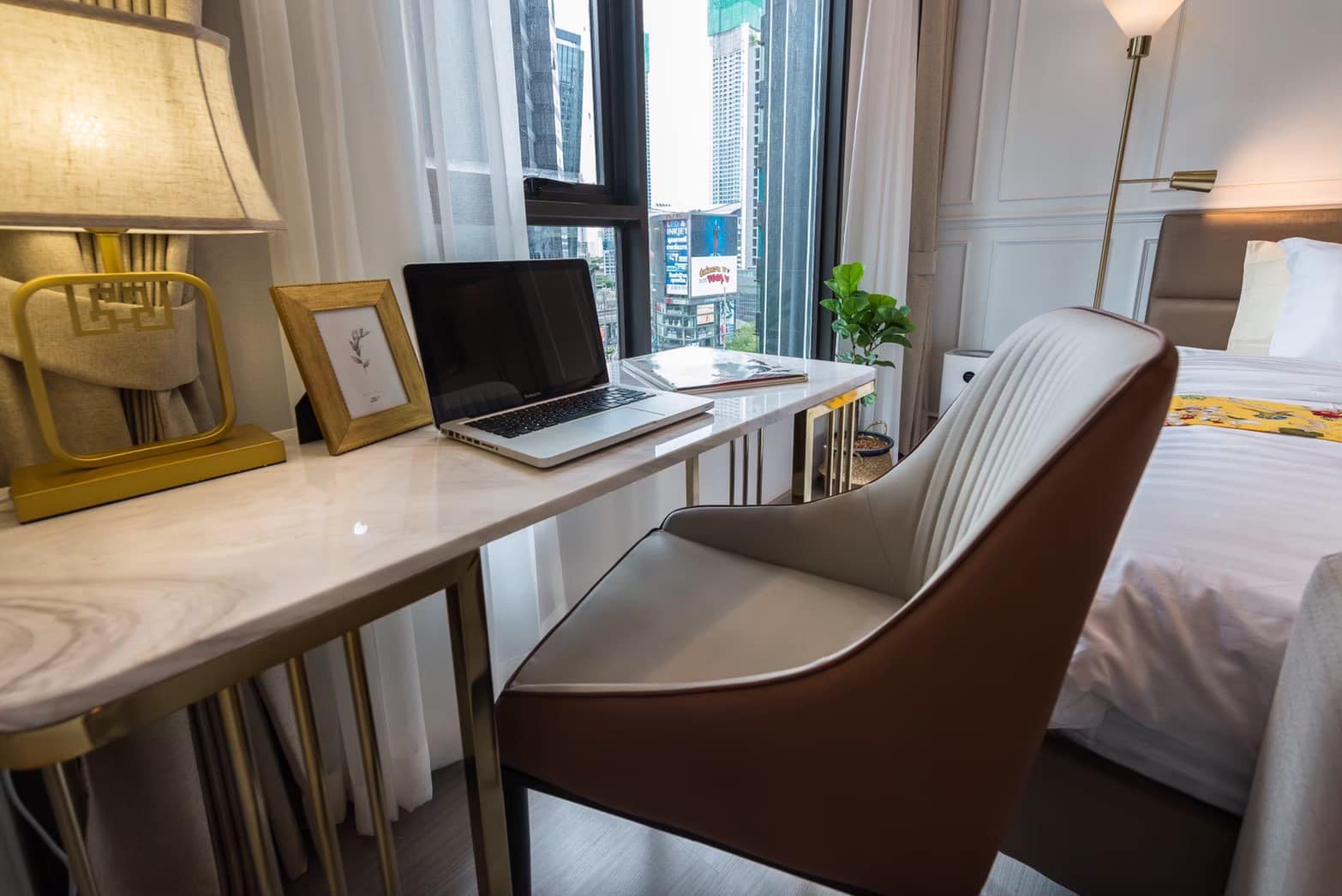 ไลฟ์ อโศก พระราม 9 (Condo Life Asoke - Rama 9) เฟอร์นิเจอร์ครบ + เครื่องใช้ไฟฟ้าครบ 