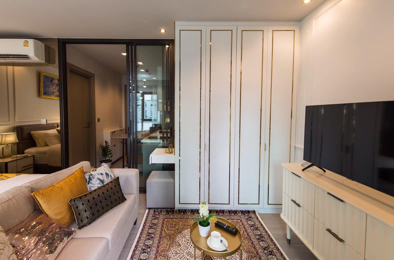 ไลฟ์ อโศก พระราม 9 (Condo Life Asoke - Rama 9) เฟอร์นิเจอร์ครบ + เครื่องใช้ไฟฟ้าครบ 