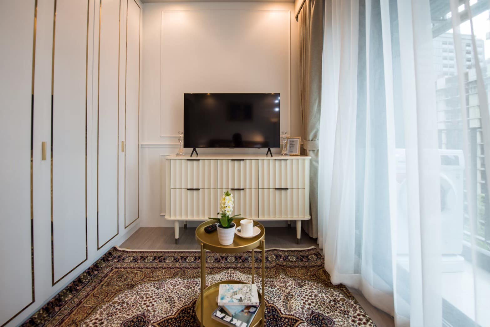 ไลฟ์ อโศก พระราม 9 (Condo Life Asoke - Rama 9) เฟอร์นิเจอร์ครบ + เครื่องใช้ไฟฟ้าครบ 