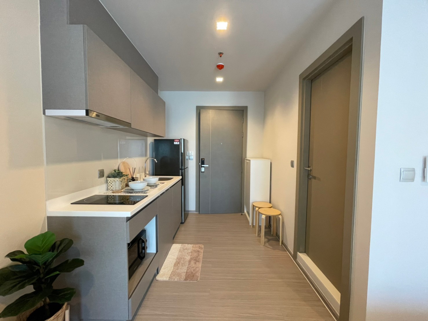 เช่า ไลฟ์ อโศก พระราม 9 (Condo Life Asoke - Rama 9) เฟอร์นิเจอร์ครบ + เครื่องใช้ไฟฟ้าครบ 