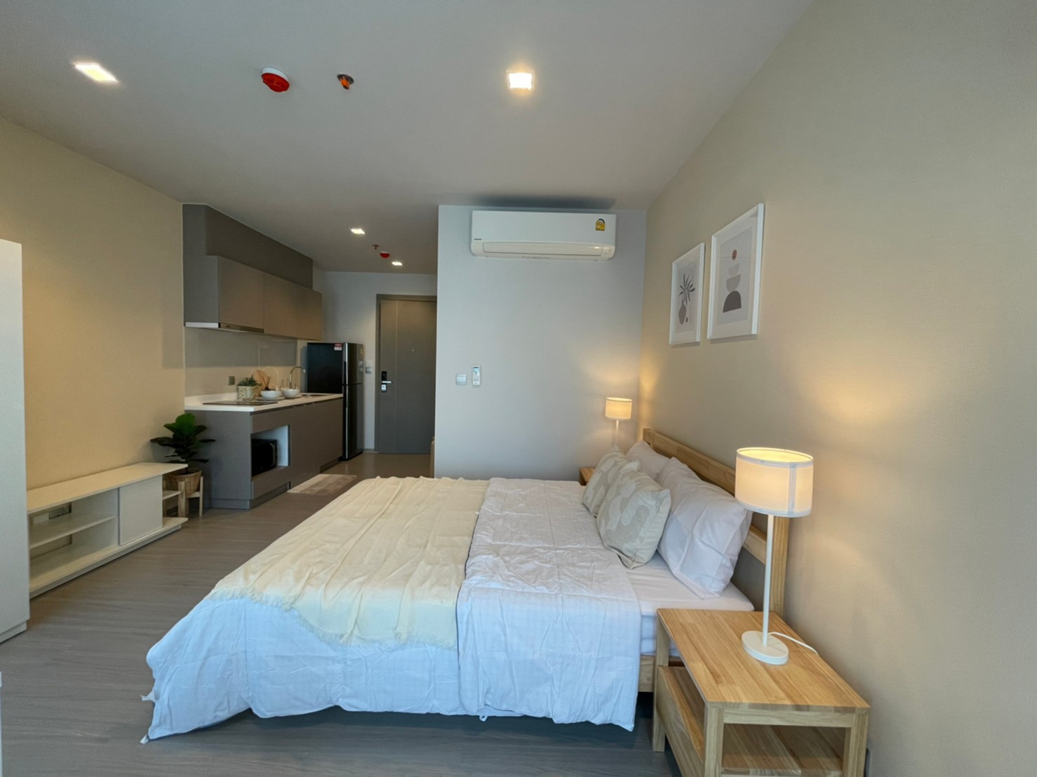 เช่า ไลฟ์ อโศก พระราม 9 (Condo Life Asoke - Rama 9) เฟอร์นิเจอร์ครบ + เครื่องใช้ไฟฟ้าครบ 