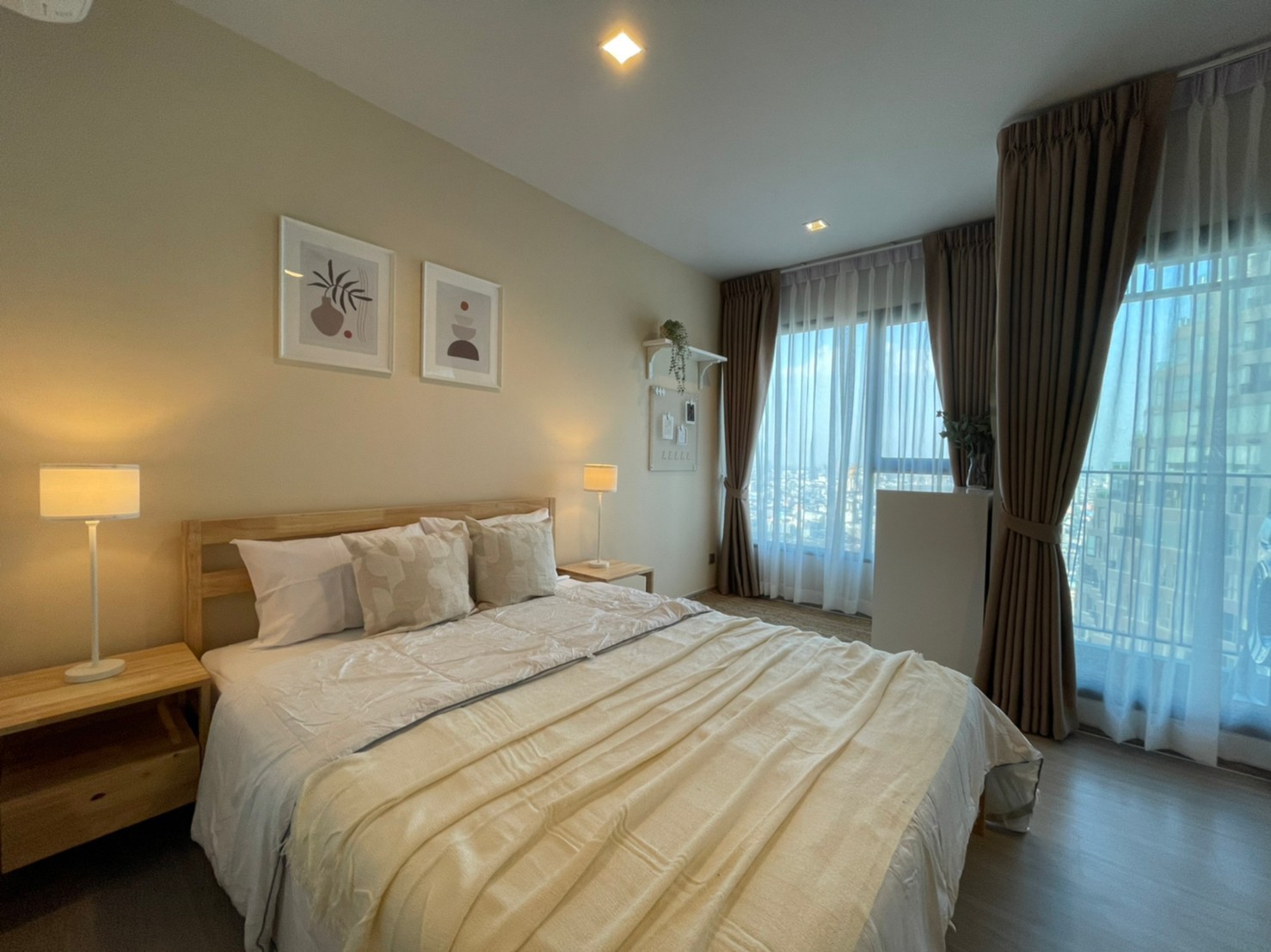เช่า ไลฟ์ อโศก พระราม 9 (Condo Life Asoke - Rama 9) เฟอร์นิเจอร์ครบ + เครื่องใช้ไฟฟ้าครบ 