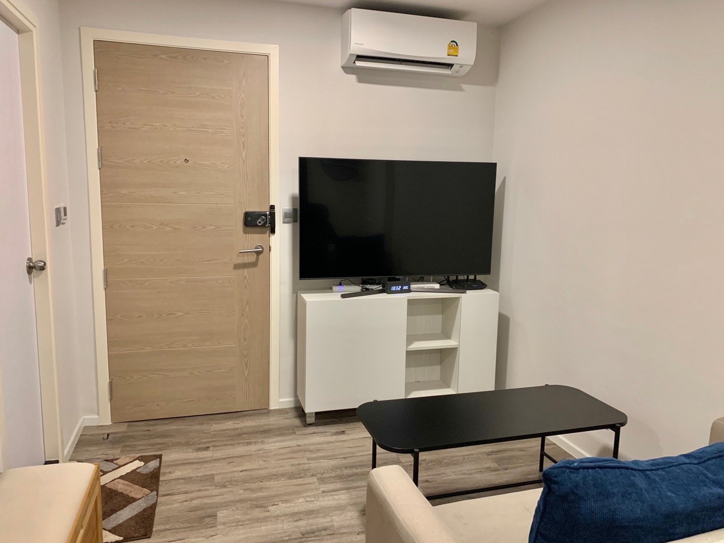 แอทโมซ แจ้งวัฒนะ (Atmoz Chaengwattana) 2 ห้องนอน เฟอร์นิเจอร์+เครื่องใช้ไฟฟ้าครบ+พร้อมเข้าอยู่