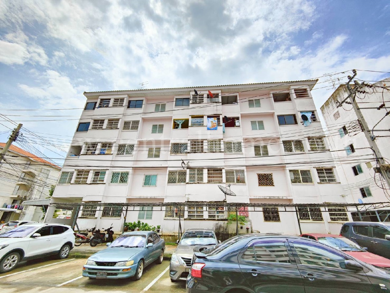 คอนโด เอื้ออาทร บึงกุ่ม 1 เสรีไทย 43 ห้องมุม