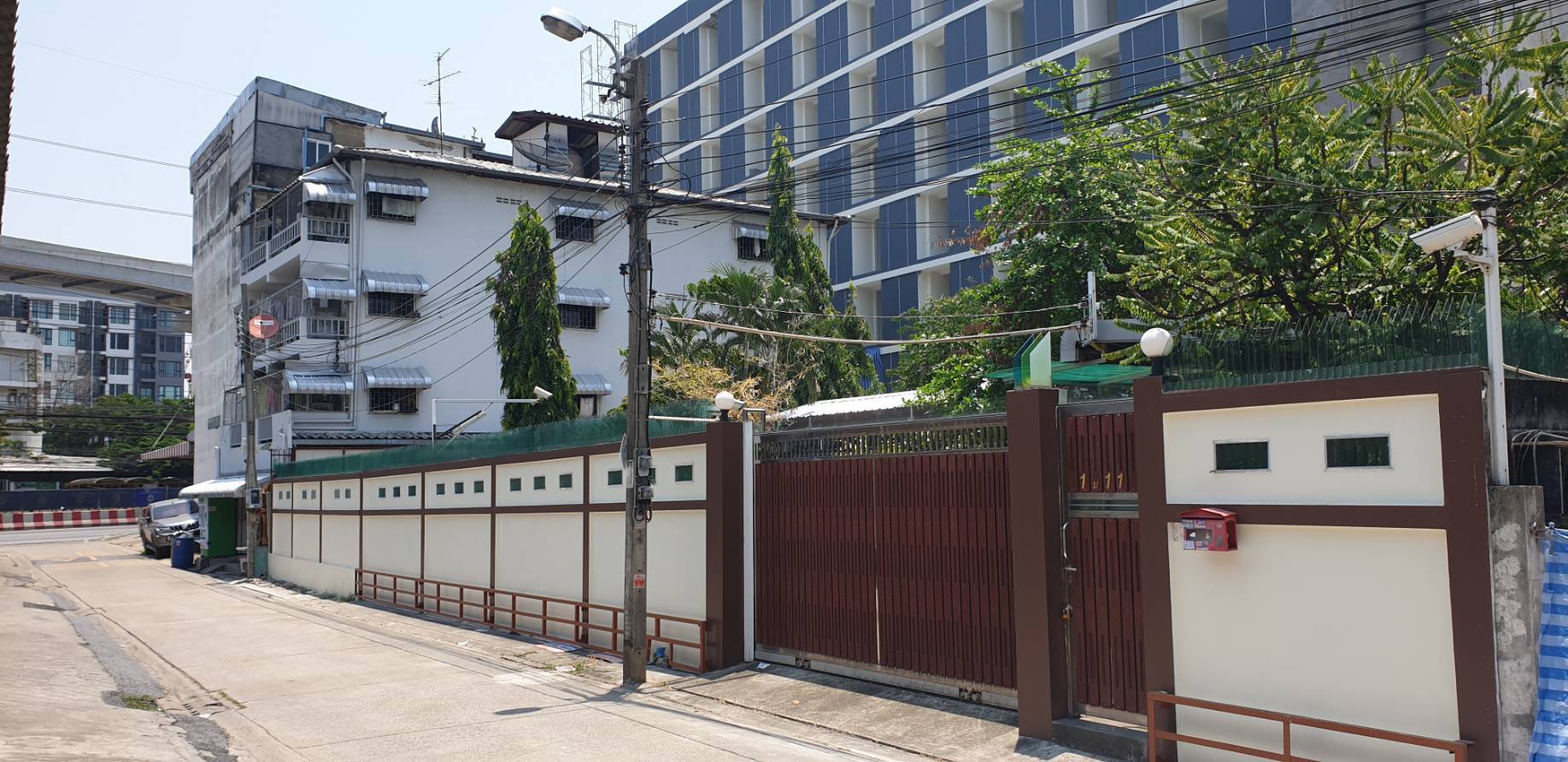 ขายที่ดิน ทำเลดี เดินทางง่ายมาก ปากซอย รามอินทรา 50 ใกล้ รพ.สินแพทย์ สถานีรถไฟฟ้าคู้บอน