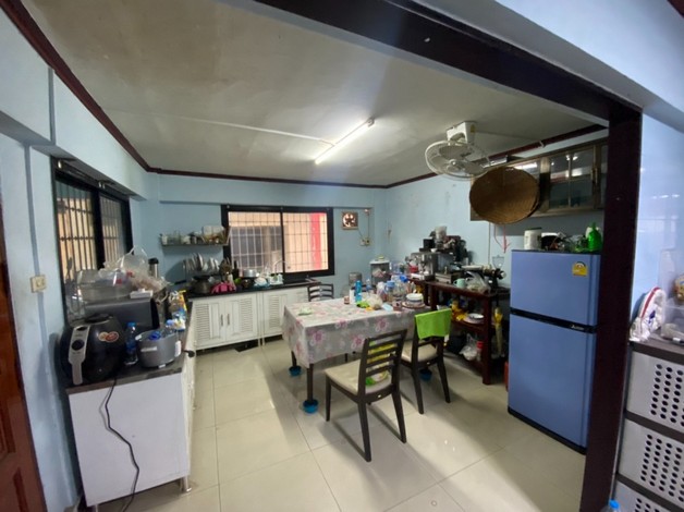 ขายอาคารพาณิชย์ 2 คูหา 5 ชั้น  ติดถนนเศรษฐกิจ ทำเลดี อำเภอเมืองสมุทรสาคร จังหวัดสมุทรสาคร